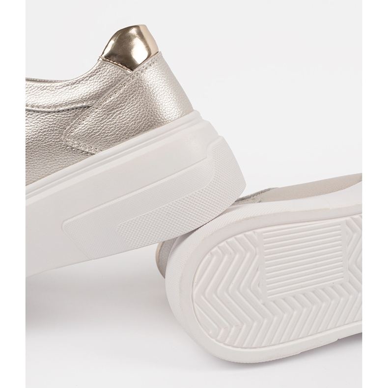 Gyllene sneakers på Sergio Leone Leather -plattformen 1