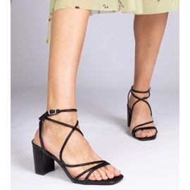 Svart Eco -Leather Sandals på posten 1