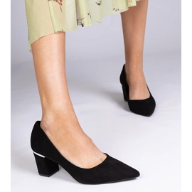 Svarta kvinnors pumpar från Ekozamszu 1