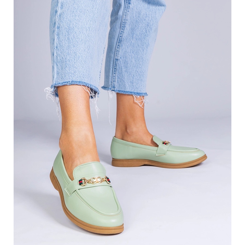 Gröna mockasiner med gulddekor 1