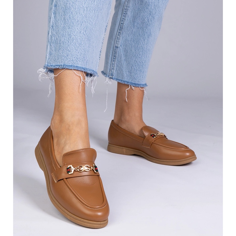 Mörkbruna loafers med en gyllene dekoration 1