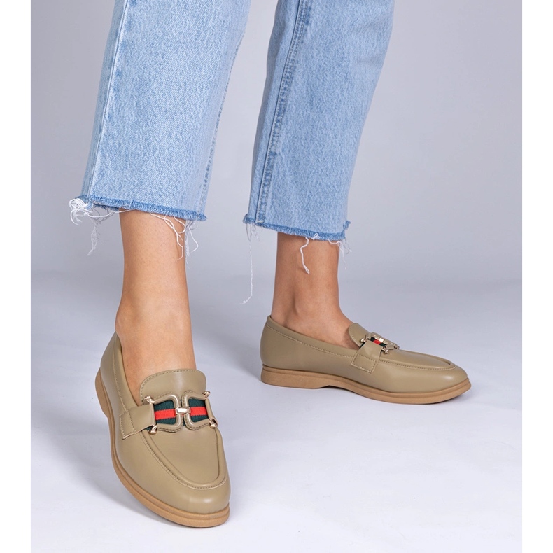 Gröna loafers med eko -läder med en prydnad 1