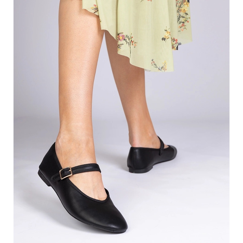 Svarta kvinnors ballerinor med ett spänne 2