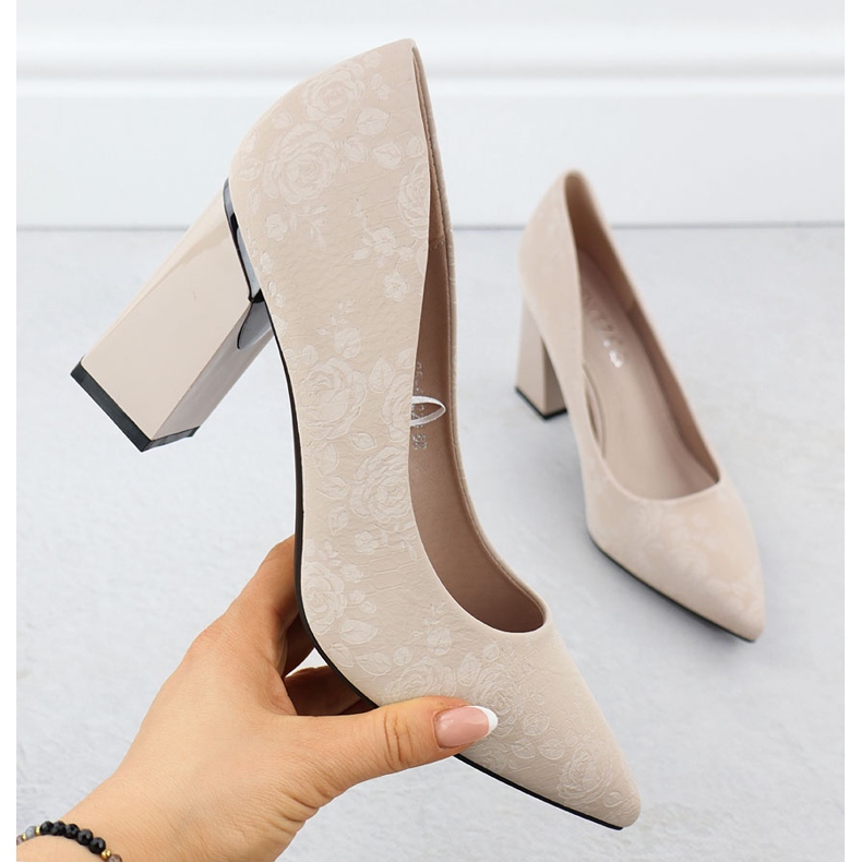 Kvinnors pumpar med blommor på Vinceza 62223 Beige Post 1