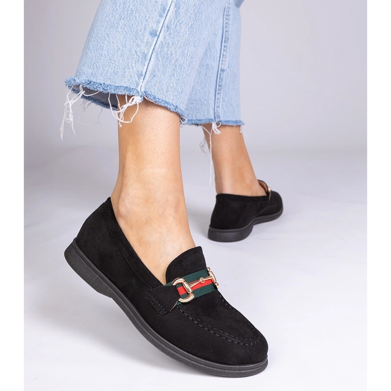 Svarta loafers från Ekozamsz med en gyllene dekoration 1