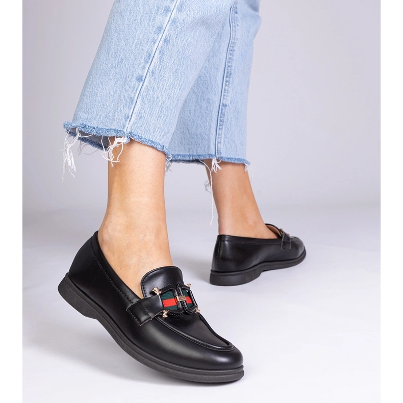 Svart Eco -Leather Loafers med en prydnad 1