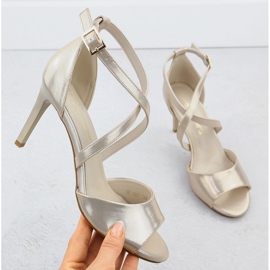 Kvinnors sandaler på Złote Sergio Leone SK432 Satin Pin gyllene 1