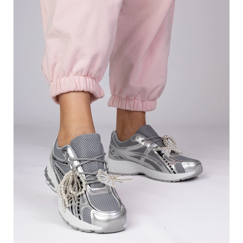 Silver sneakers med löstagbara dekorationer 2