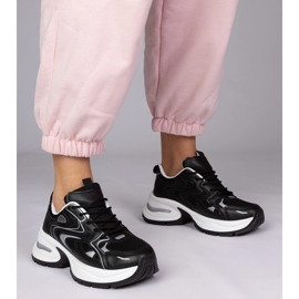 Svarta sportsneakers på en tjock sula 1