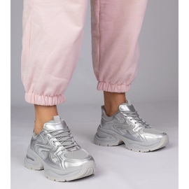 Silversportsneakers på en tjock sula 1