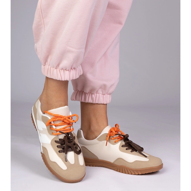 Beige sneakers sneakers med färgglada snören 2