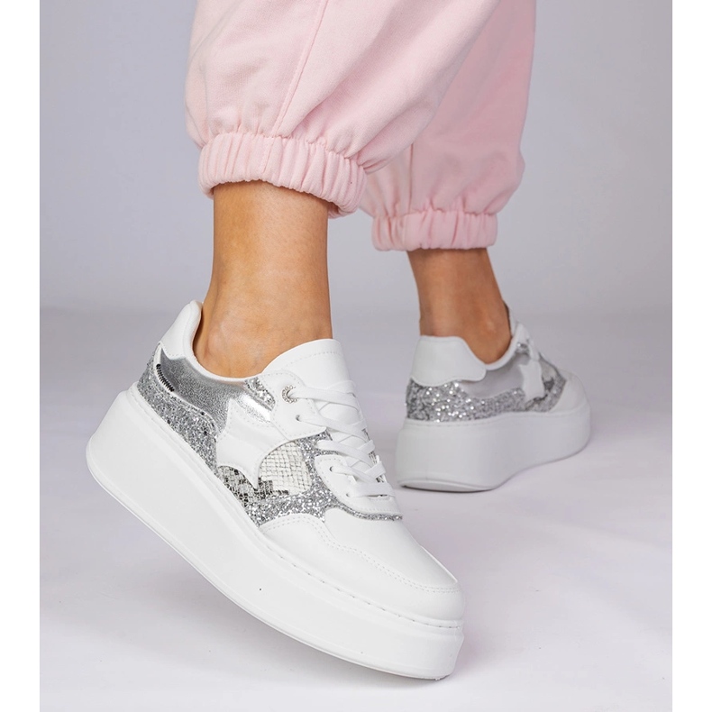 Vita sneakers med glitter 1