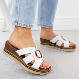 Kvinnors läderflip flops på de vita kilarna Remonte D2L52-80 5