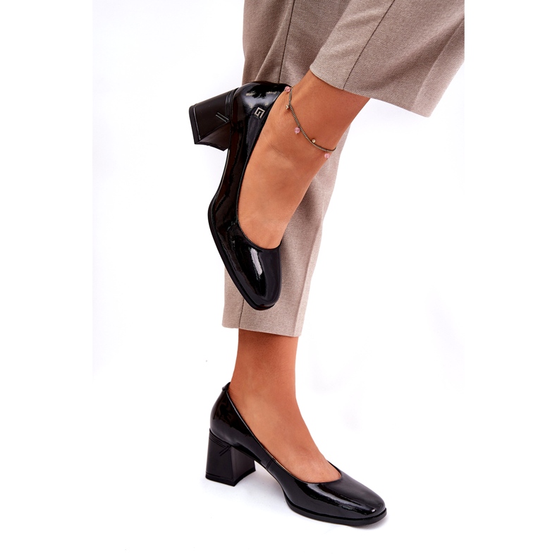 Läder lackerade kvinnors pumpar på Vinceza 91130 Black Post svart 2