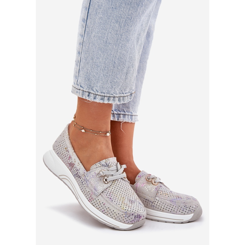 Suedskor gjorda av naturläder på artiker 56C2104 grå plattform 1