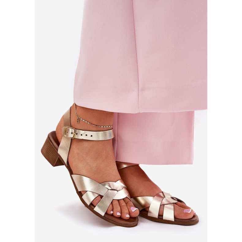 Lädersandaler med en delikat häl zazoo 40372 guld gyllene 1