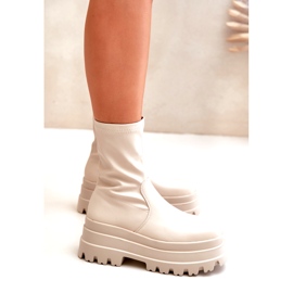 Ljusa beige stövlar på en massiv plattform 4