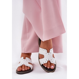 Zazoo 40326 Lackerade kvinnors tofflor med dekorativa utskärningar vita 2