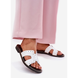 Zazoo 40326 Lackerade kvinnors tofflor med dekorativa utskärningar vita 1