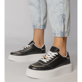 Svarta sneakers dekorerade med glitter och zirkoner 3