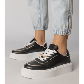Svarta sneakers dekorerade med glitter och zirkoner 5