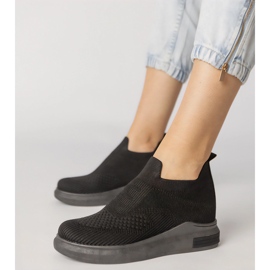 Svarta sockens sneakers infogade 3