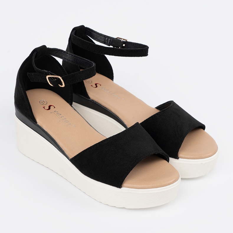 Seastar Svarta kvinnosandaler på en vit kil 1