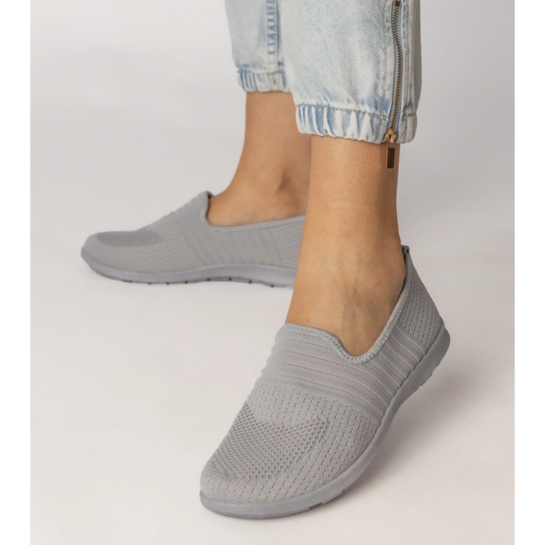 Grå kvinnors sneakers 1