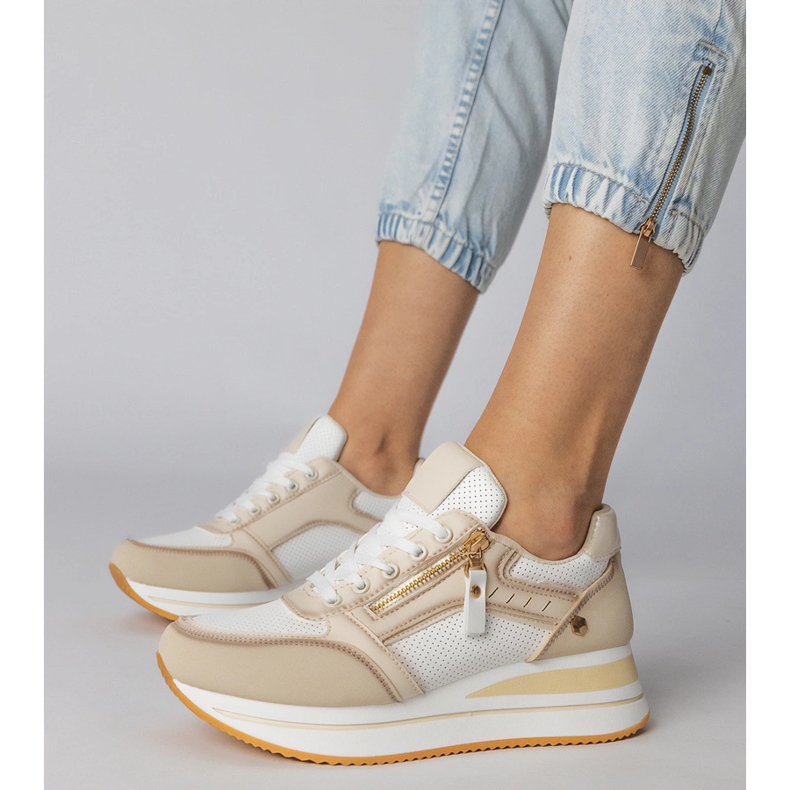 Beige Sports Sneakers dekorerade med en skjutreglage 1