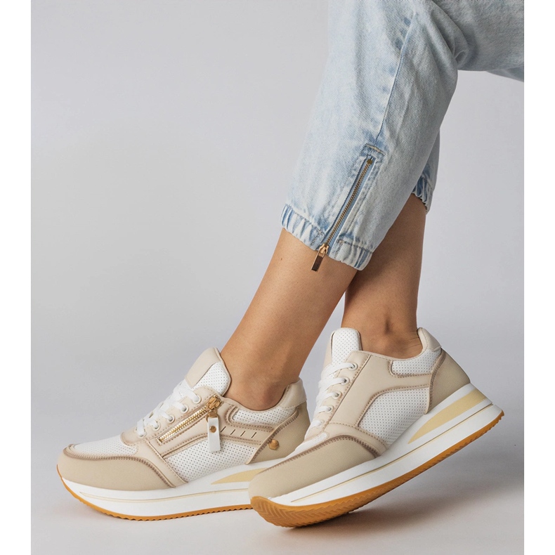 Beige Sports Sneakers dekorerade med en skjutreglage 2