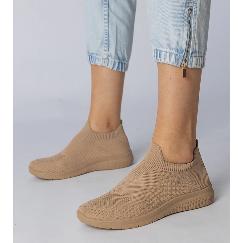 Beige sportsneakers med en socking övre 1