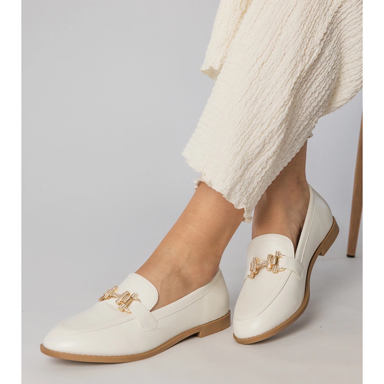Vita loafers dekorerade med zirkoner 1