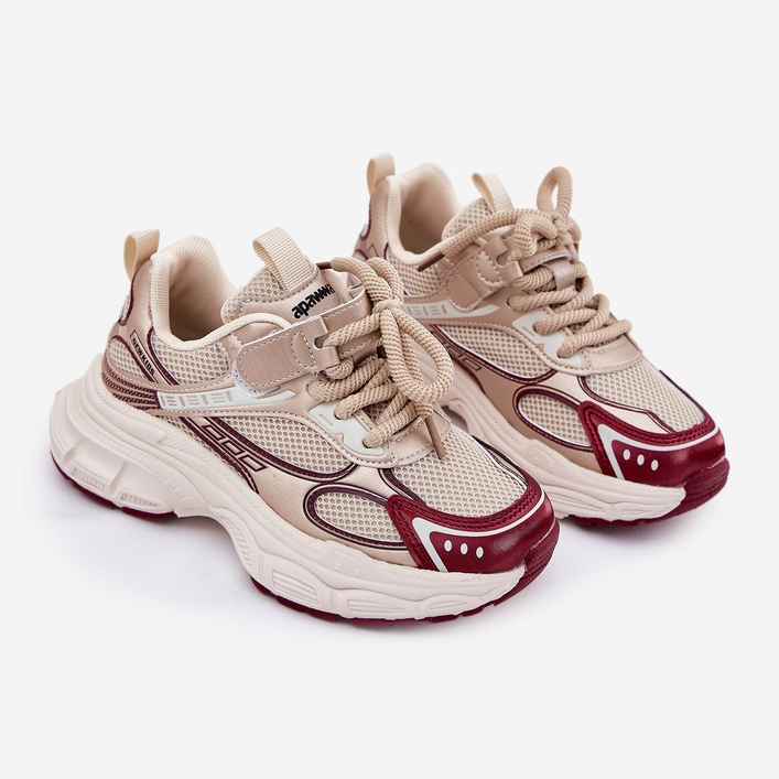 Barns sneakers på en tjock guldsula gyllene 1