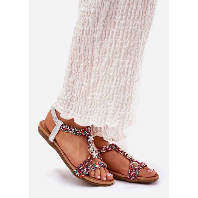 Platta kvinnosandaler med flätade ränder och stift Artiker 54C1322 Multikolor mångfärgad 1