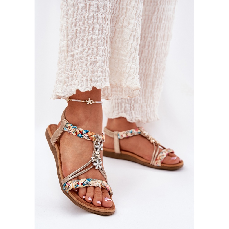 Platta kvinnosandaler med flätade ränder och stift Artiker 54C1323 PLN gyllene 2