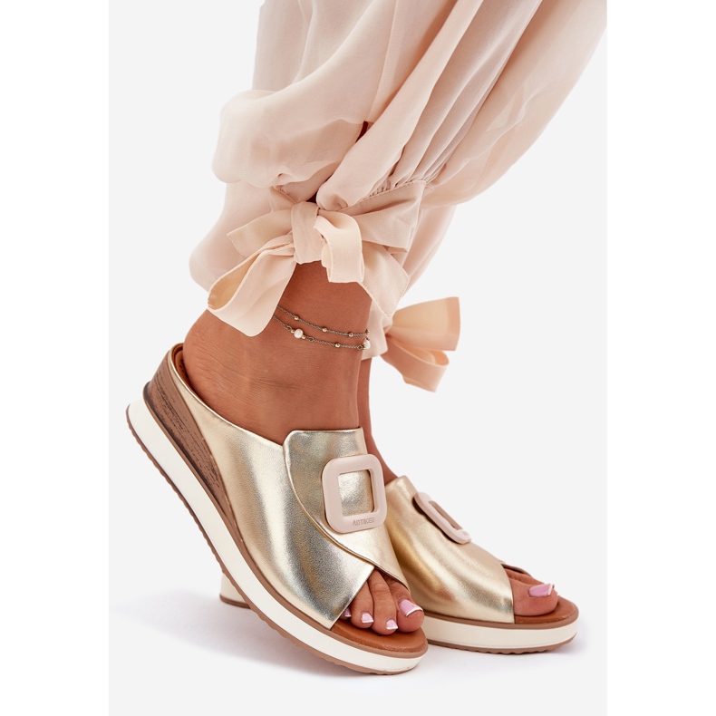 Kvinnors läderflip flops på artiker 56C2146 Wedge gyllene 1