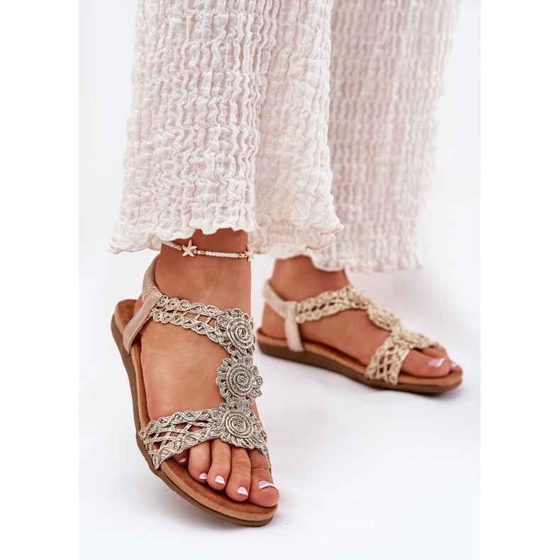 Platta kvinnosandaler med en spetsmönster Artiker 56C1281 PLN gyllene 2