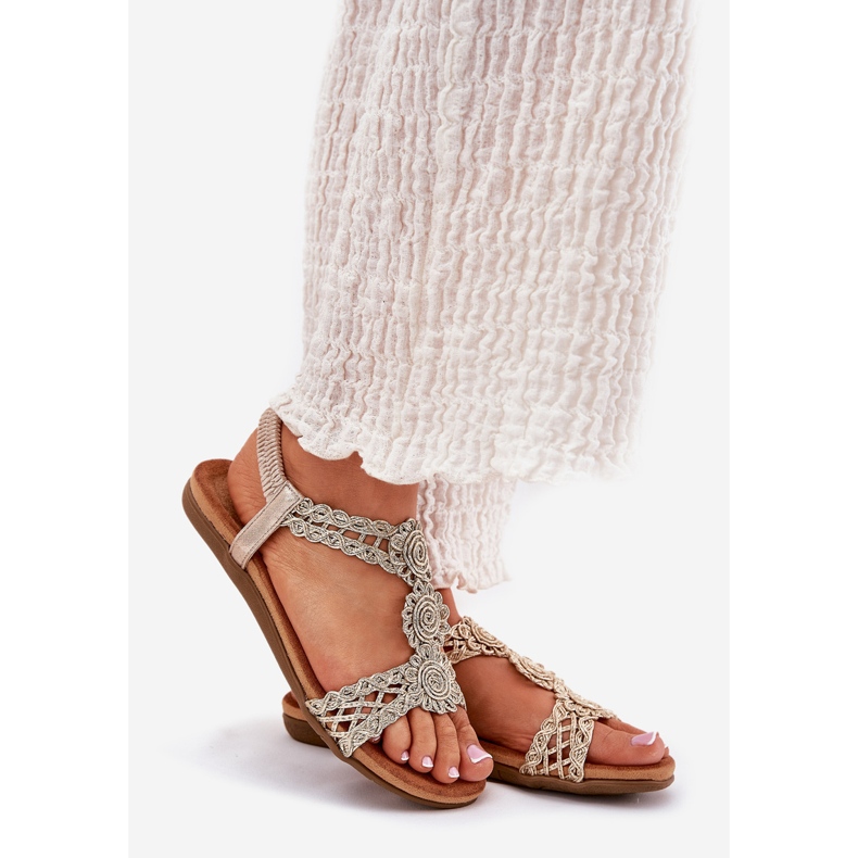 Platta kvinnosandaler med en spetsmönster Artiker 56C1281 PLN gyllene 1