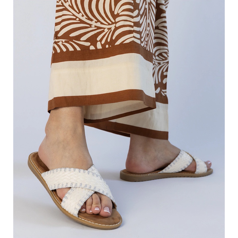 Vita kvinnors tofflor 1