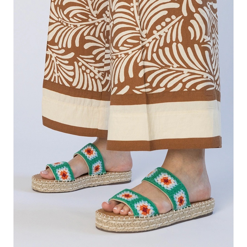 Gröna espadrilles tofflor broderade 1