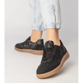 Svarta kvinnors sneakers dekorerade med glitter 4