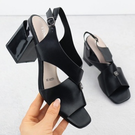 Kvinnors sandaler på det dekorativa posten Black Vinceza 62238 svart 1