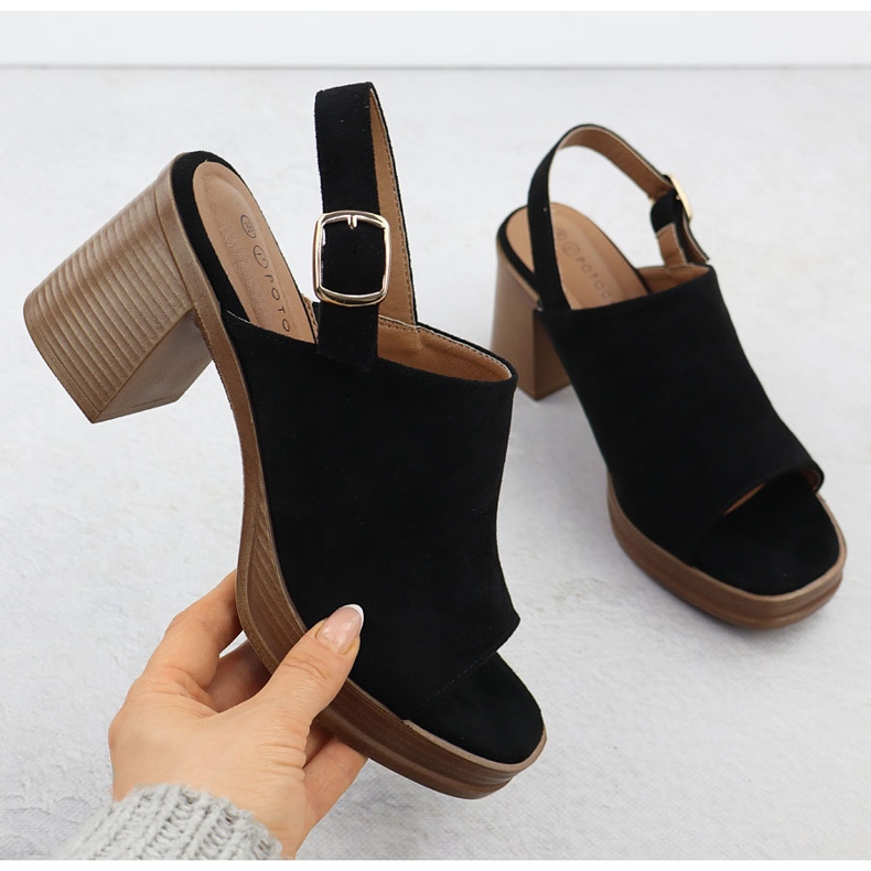 Kvinnors mocka sandaler på Black Potocki Post 54313 svart 1