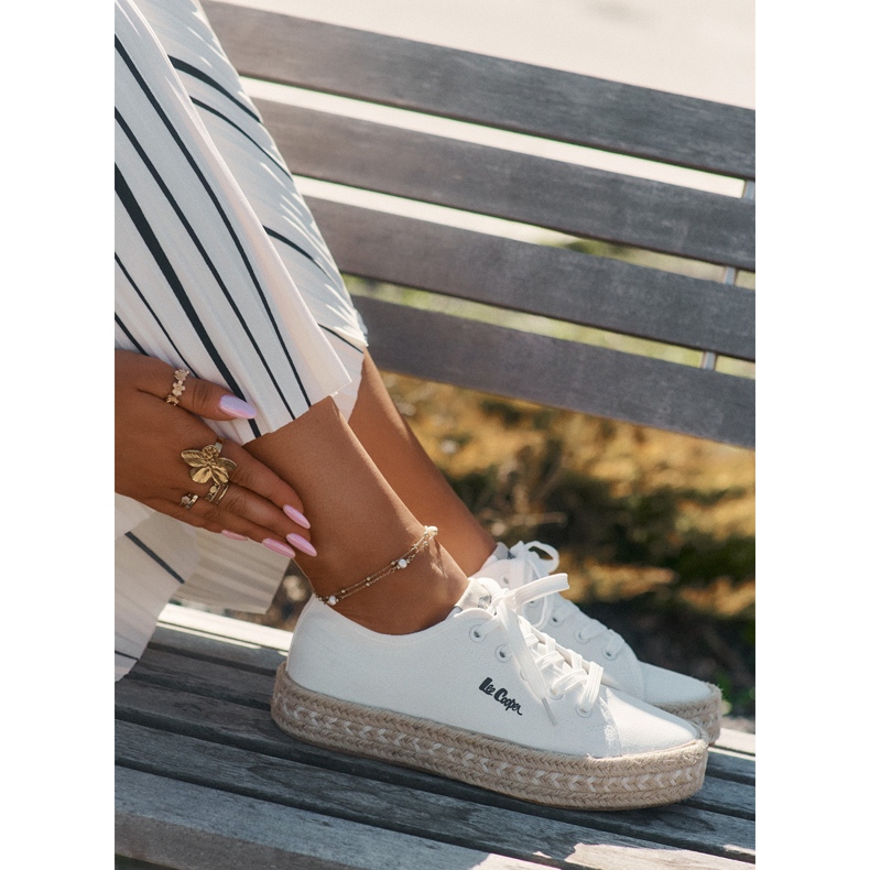 Kvinnors sneakers med Lee Cooper LCW-25-44-3217 flätan vit 2