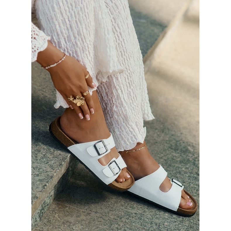 Evento Kvinnors tofflor på en korkplattform med vita spännen 2