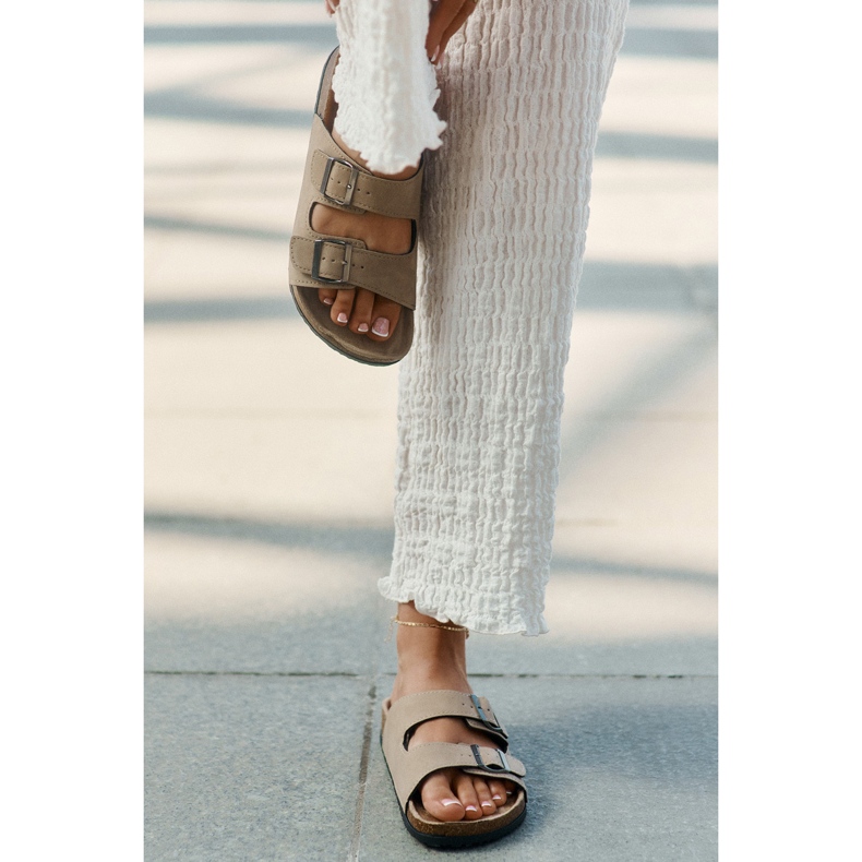 Evento Kvinnors flip flops med klämmor på en korkplattform beige 2