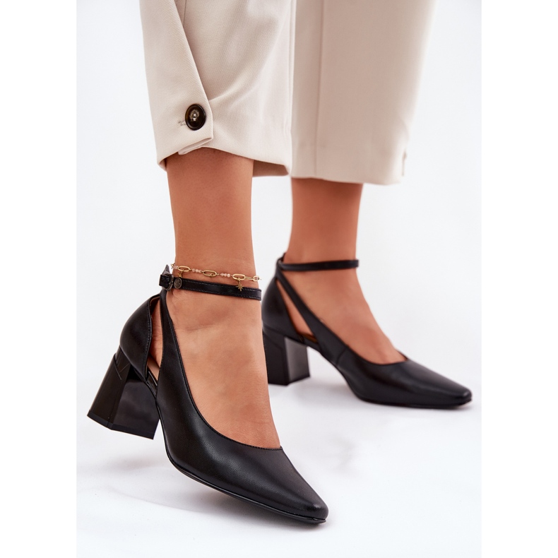 Läderpumpar på stolpen maciejka k6816-01 svart 2