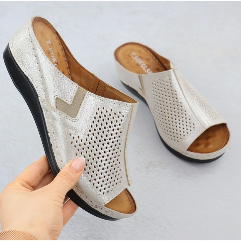 Kvinnors läderkilar med guldkilar med Eraser T.Sokolski L25-157 gyllene 1