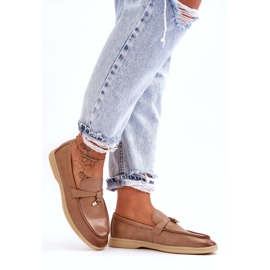 Beige lädermockasiner för kvinnor 2