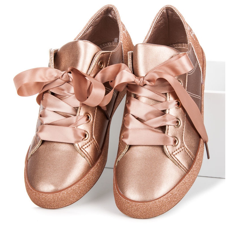 L&H Sneakers bundna med ett band rosa 2